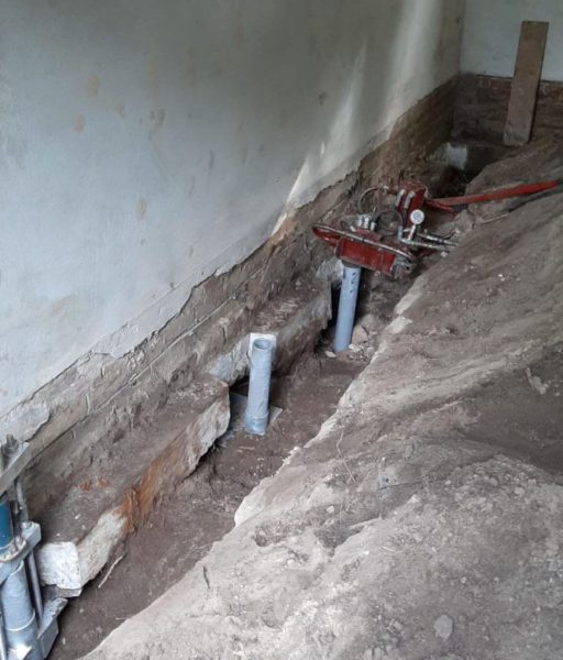 Palen aan de binnenkant van een bouwwerk