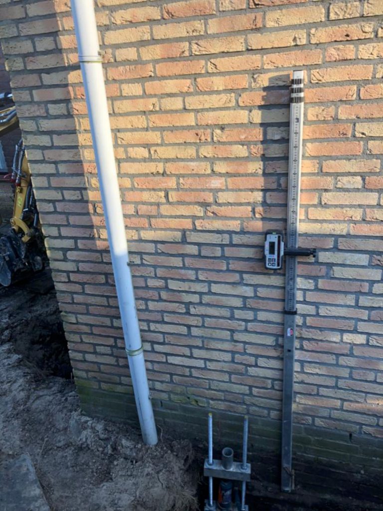 Aanbouw in Nagele zakt van de woning af