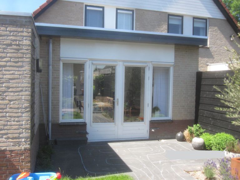 De inpandige palen waren niet de enige hindernis, er liepen ook afvoeren waar de enige paal aan de buitenkant ingedraaid moest worden