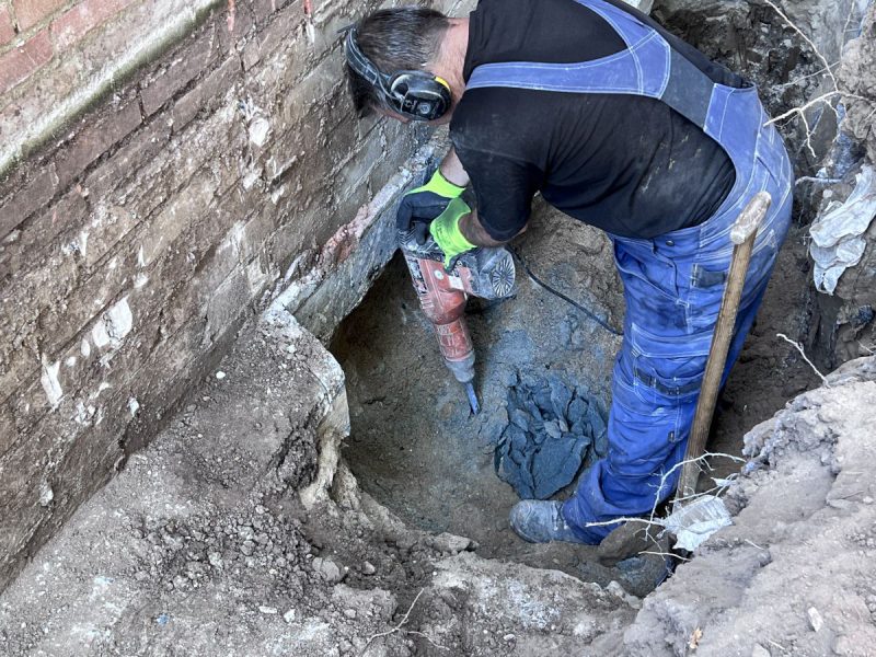 Zevenaar het laar gat in de grond boren voor de DFH palen