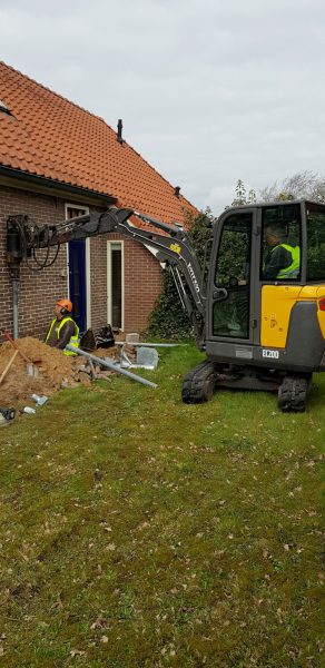 duurzaamfunderingsherstel op locatie graafmachine